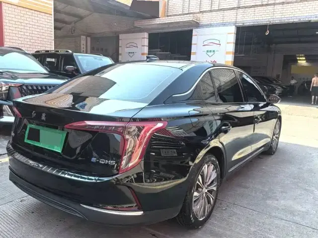 Hongqi E-QM5 — Фото автомобиля 6