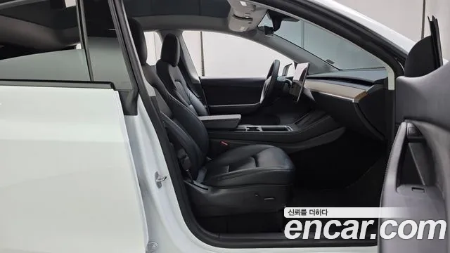 Tesla Model Y — Фото автомобиля 16