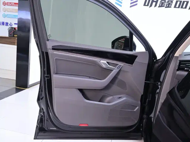 Volkswagen Touareg — Фото автомобиля 18