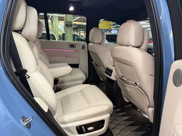 Li Auto L8 — Фото автомобиля 12