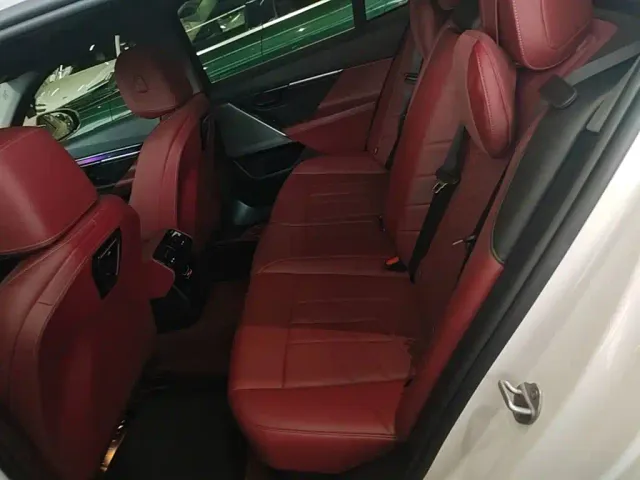 BMW 5 Series — Фото автомобиля 16