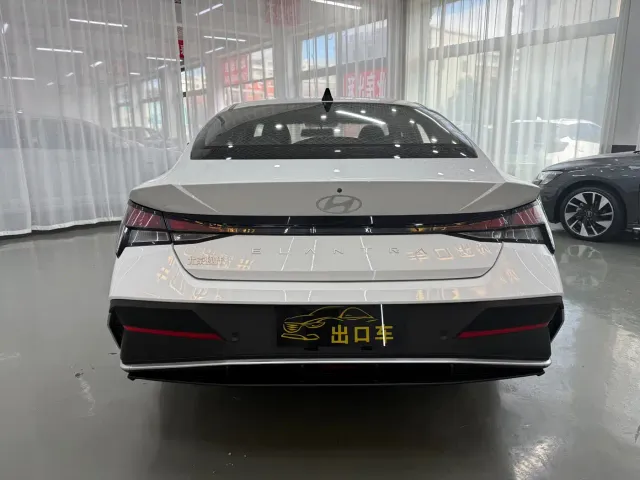 Hyundai Elantra — Фото автомобиля 11