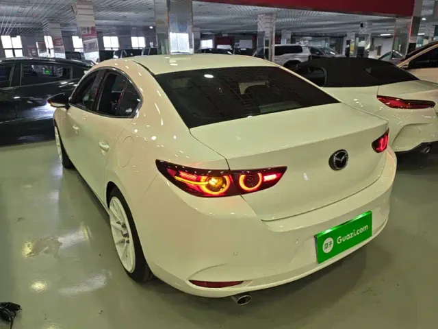 Mazda Axela — Фото автомобиля 4
