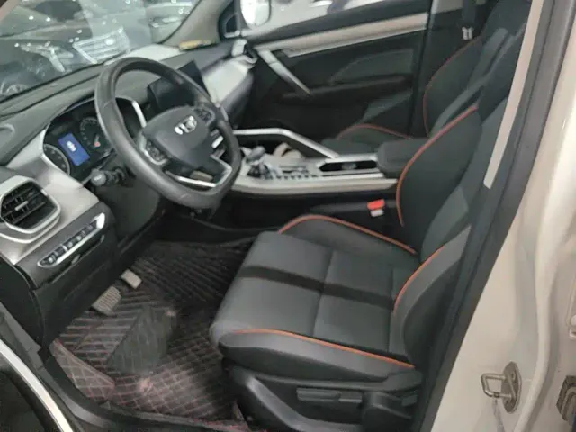 Geely Binyue — Фото автомобиля 10