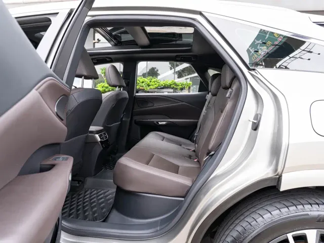 Lexus RX — Фото автомобиля 10