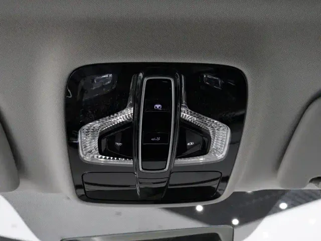 Roewe iMAX8 — Фото автомобиля 17
