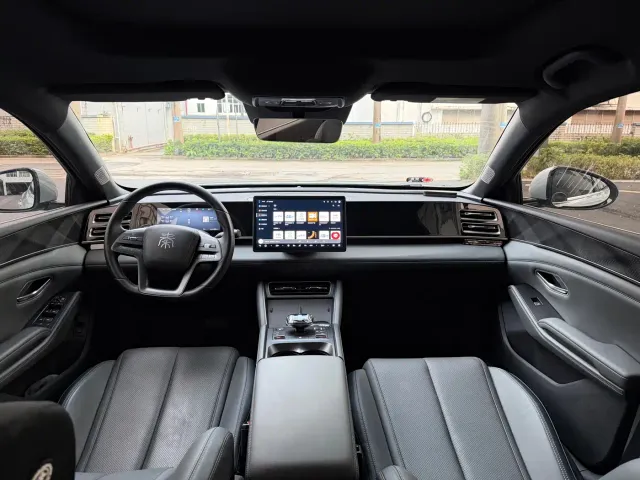 BYD Qin L — Фото автомобиля 17