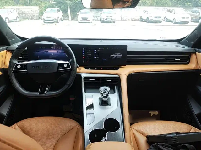 Roewe RX5 — Фото автомобиля 9