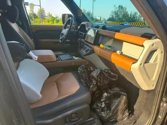 Land Rover Defender — Фото автомобиля 6