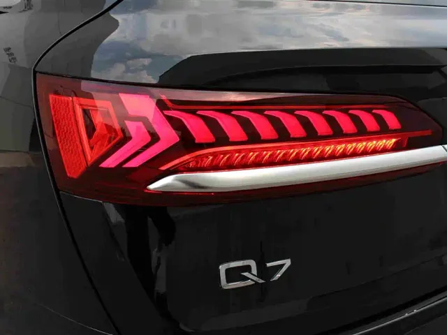 Audi Q7 — Фото автомобиля 12