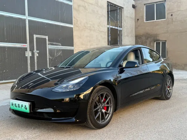 Фотография автомобиля — Tesla Model 3