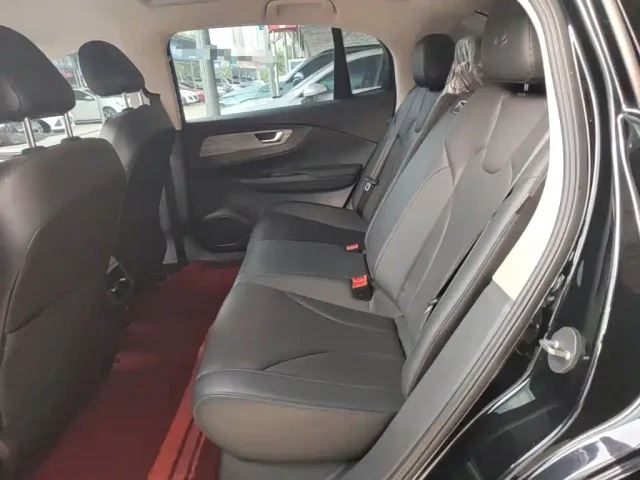 Hongqi E-QM5 — Фото автомобиля 16