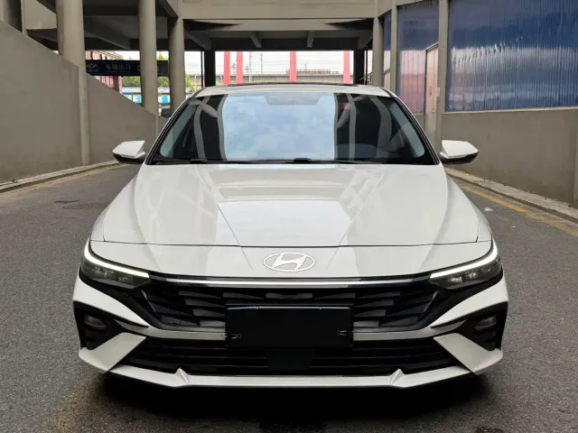 Hyundai Elantra — Фото автомобиля 2