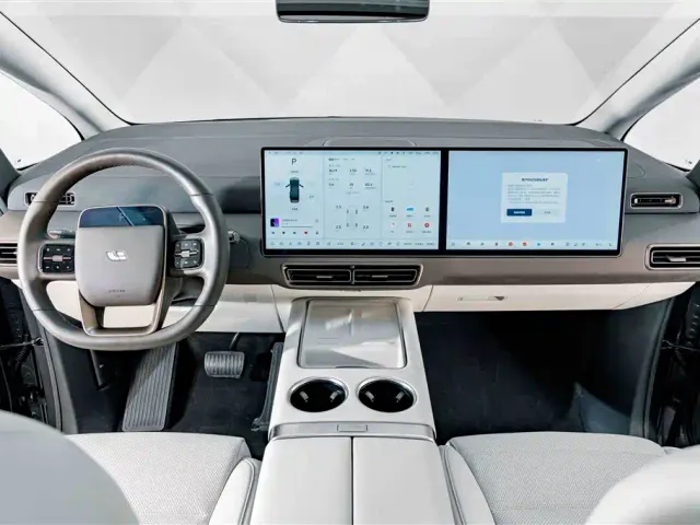Li Auto MEGA — Фото автомобиля 13