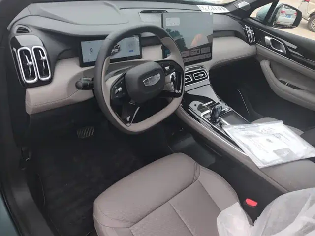 Geely Boyue L — Фото автомобиля 12