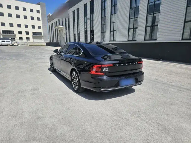 Volvo S90 — Фото автомобиля 24