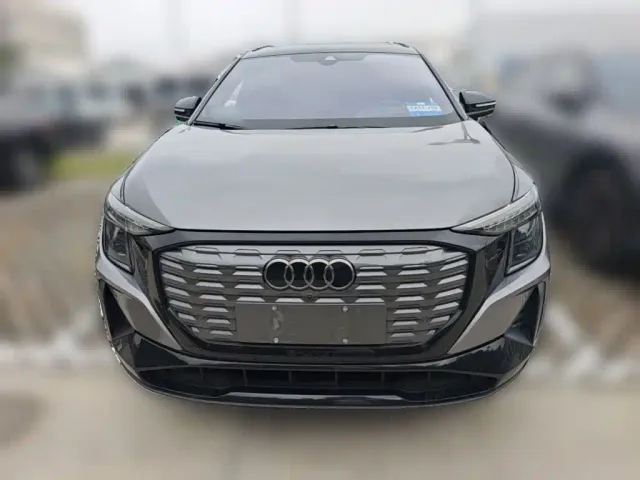 Audi Q5 e-tron — Фото автомобиля 4