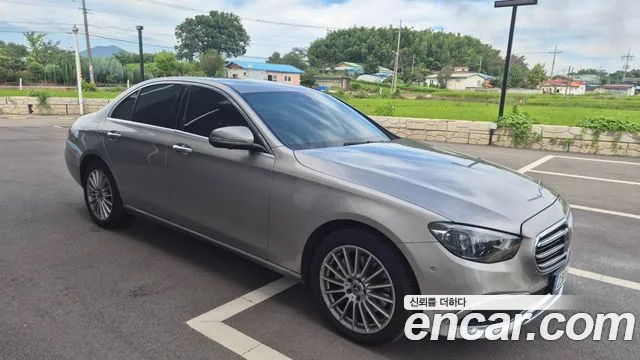 Фотография автомобиля — Mercedes-Benz E-Class