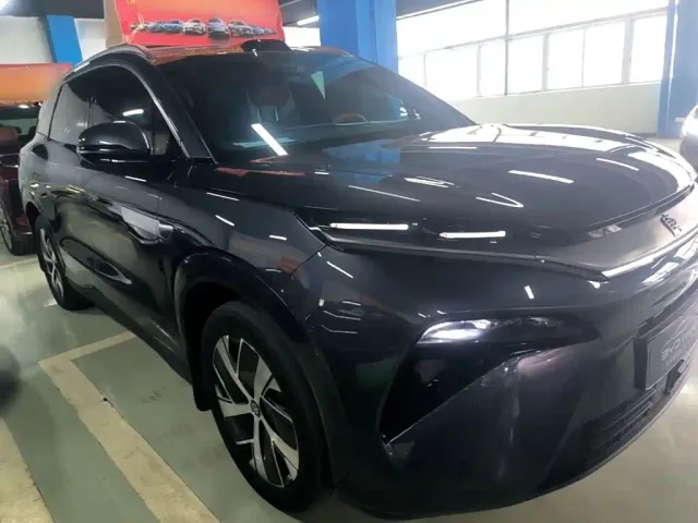 BYD Tang L — Фото автомобиля 3