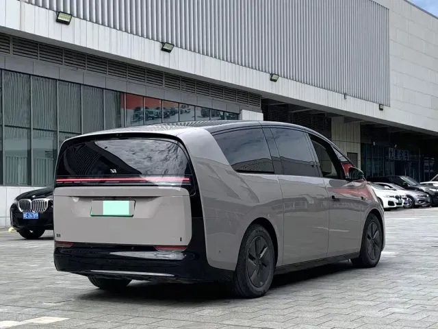Li Auto MEGA — Фото автомобиля 8