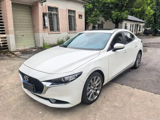 Mazda Axela — Фото автомобиля 3