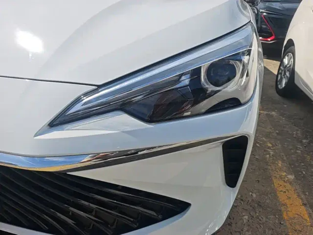 Roewe i5 — Фото автомобиля 23