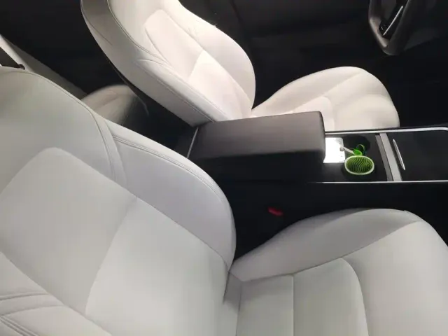 Tesla Model 3 — Фото автомобиля 8
