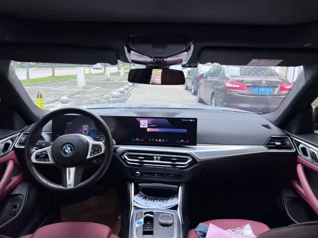 BMW i4 — Фото автомобиля 11