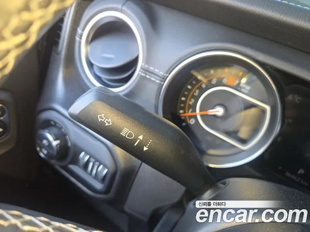 Jeep Wrangler JL — Фото автомобиля 19