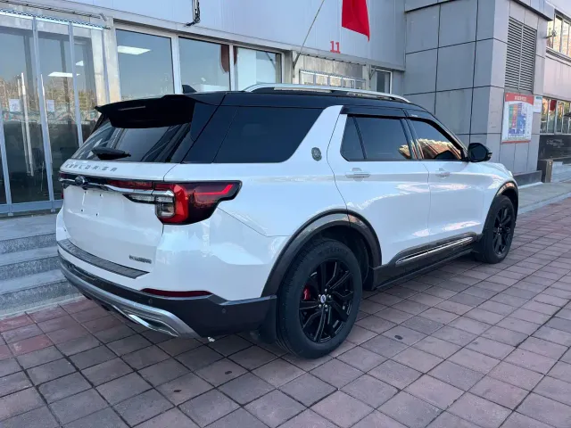 Ford Explorer — Фото автомобиля 4