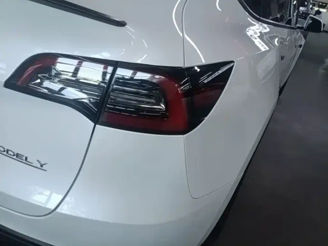 Tesla Model Y — Фото автомобиля 7