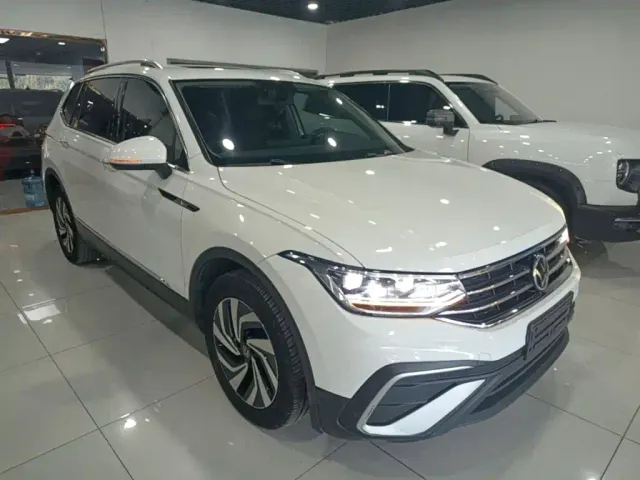 Volkswagen Tiguan L — Фото автомобиля 3