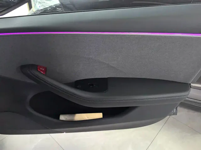 Tesla Model 3 — Фото автомобиля 14