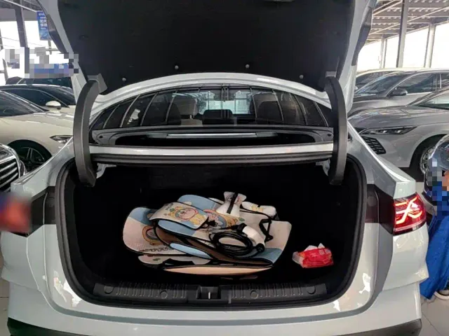 BYD Qin L — Фото автомобиля 18