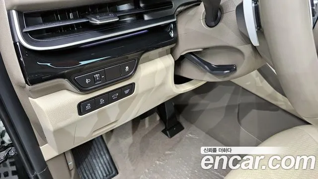 Kia Canival Новый Carnival 4 поколение Бензин 4 места Hi-Limousine — Фото автомобиля 12