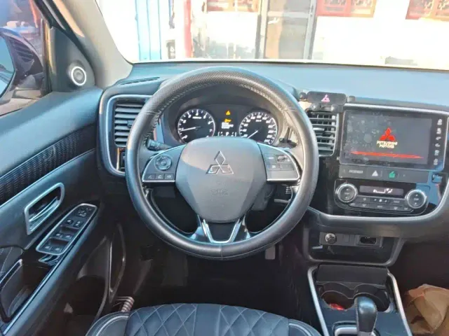Mitsubishi Outlander — Фото автомобиля 10