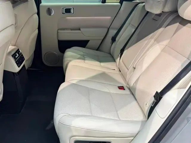 Li Auto L7 — Фото автомобиля 7