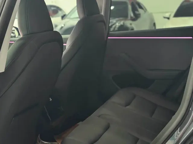 Tesla Model 3 — Фото автомобиля 5