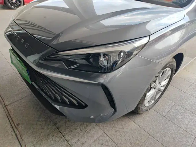 Roewe i5 — Фото автомобиля 23