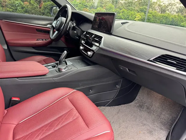 BMW 5 Series — Фото автомобиля 11