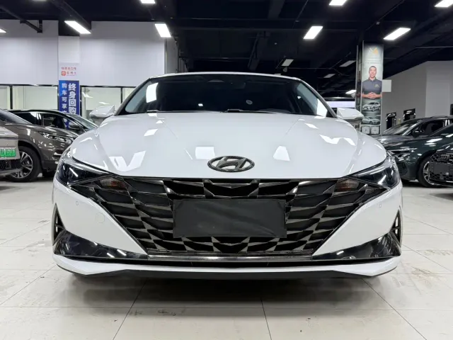 Hyundai Elantra — Фото автомобиля 3