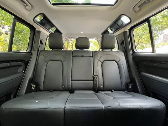 Land Rover Defender — Фото автомобиля 16