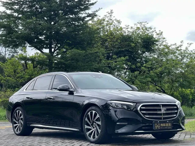 Mercedes-Benz E-Class — Фото автомобиля 3