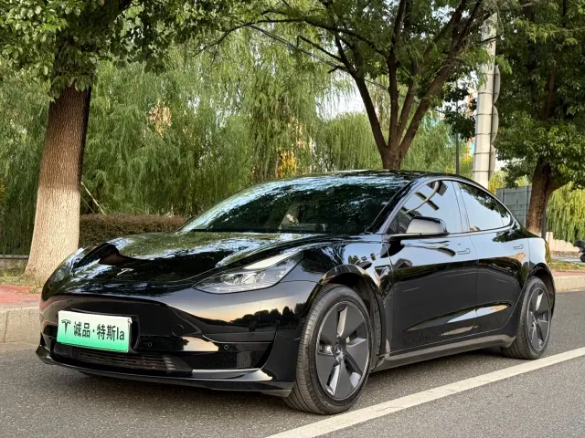 Фотография автомобиля — Tesla Model 3