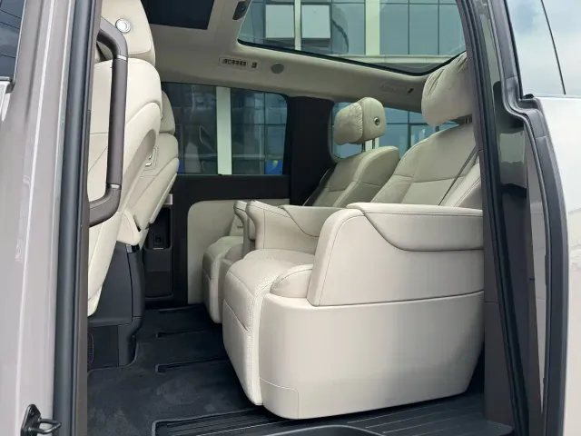 Li Auto MEGA — Фото автомобиля 9