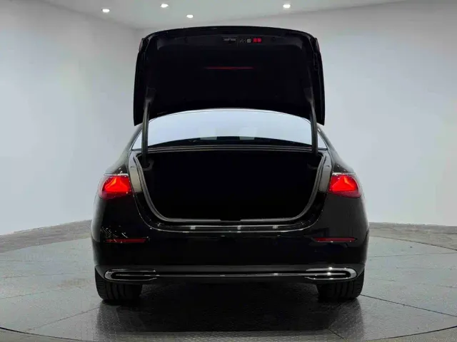 Mercedes-Benz E-Class — Фото автомобиля 9