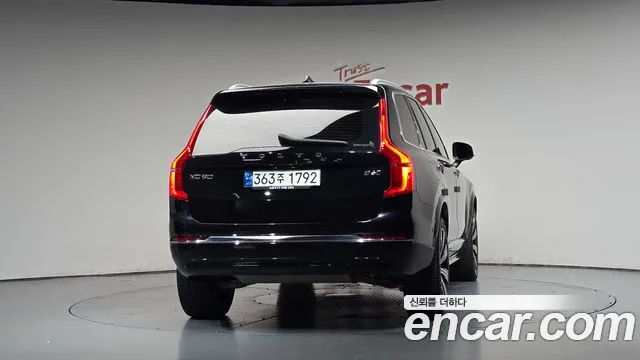 Volvo XC90 — Фото автомобиля 4