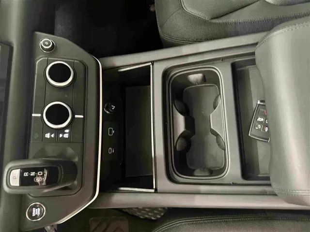 Land Rover Defender — Фото автомобиля 11