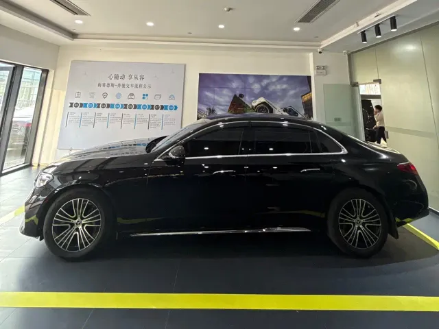 Mercedes-Benz E-Class — Фото автомобиля 3