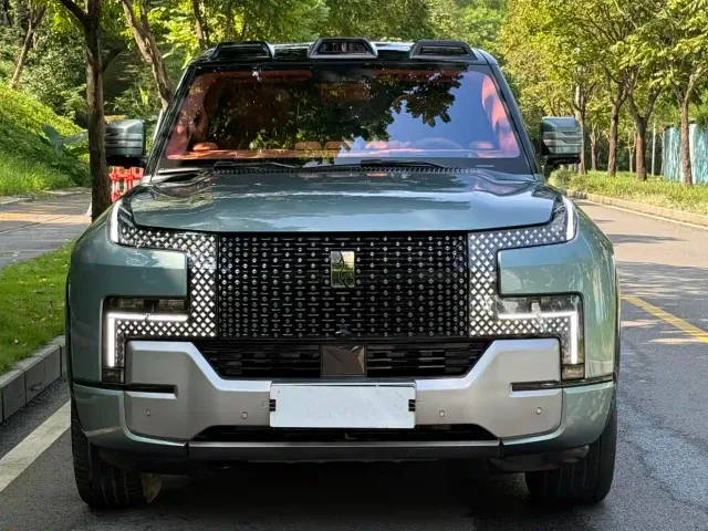 BYD U8 — Фото автомобиля 2